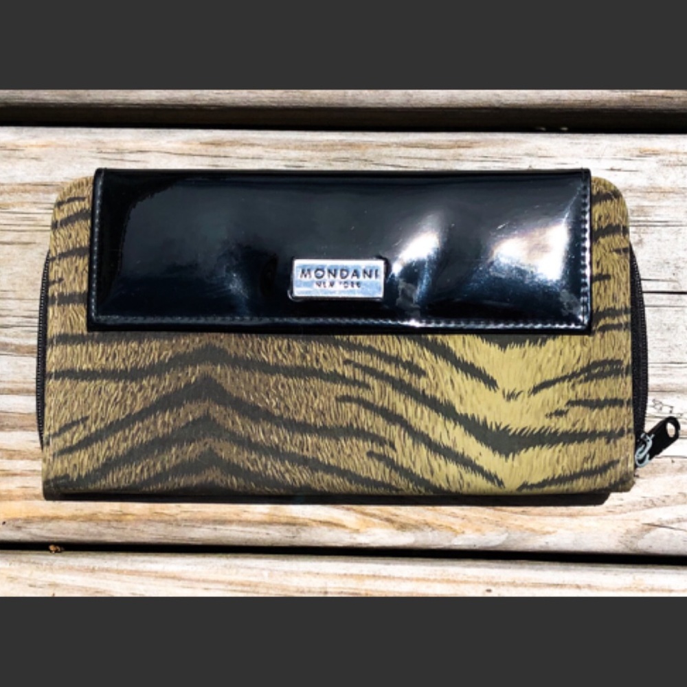 Mondani Animal Print Tri-Fold Wallet! EUC!